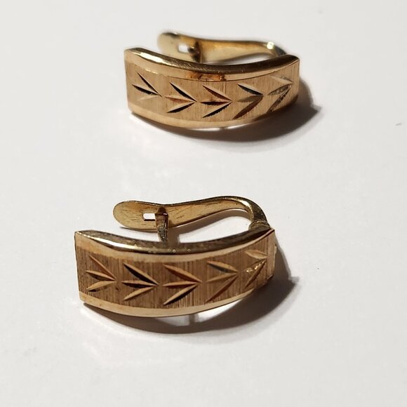 Not Flimsy* 80s 14k Solid Gold French Diamond etched Filigree Earrings 1.39g VTG - Picture 12 of 13